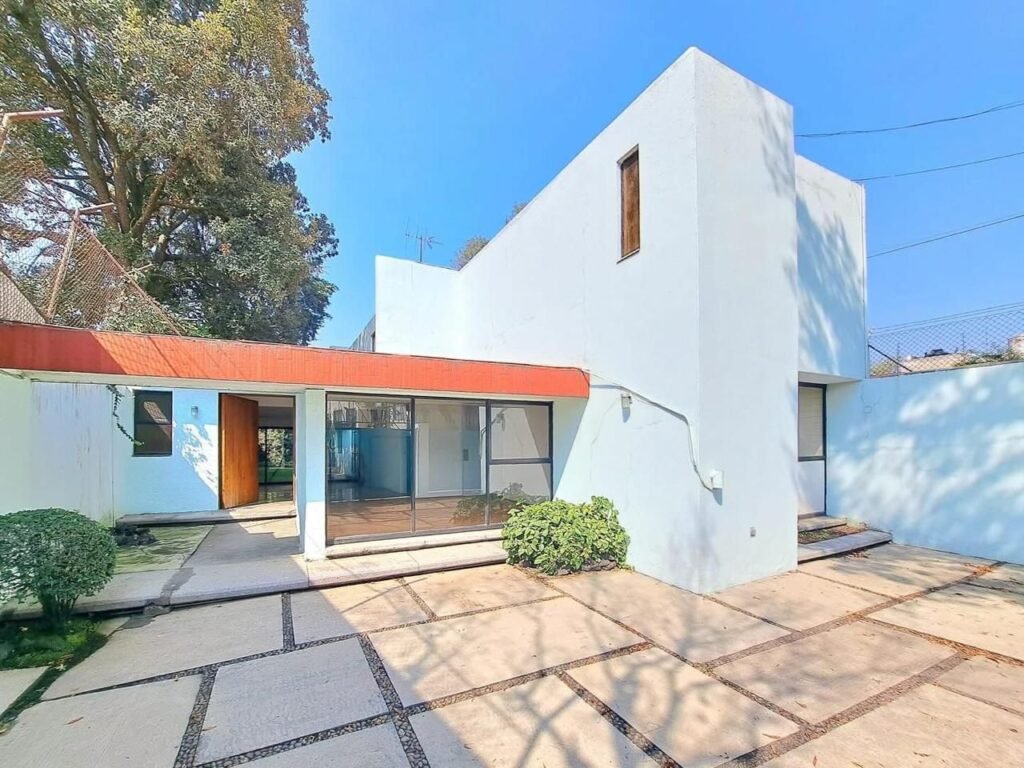 Casa que conforma parte del Catálogo Legado Toriello Guerra y Legado y Memoria Arquitectónica