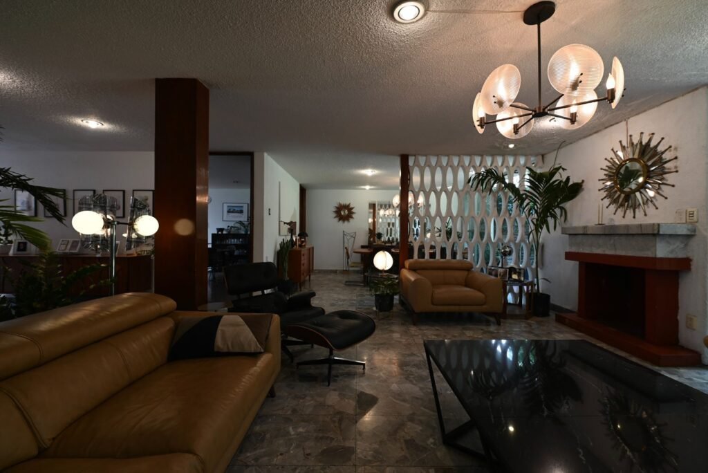 Sede de Legado y Memoria Arquitectónica y Legado Toriello Guerra, Casa de mediados del siglo XX, arquitectura moderna con mobiliario modernista