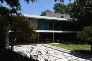 Casa del modernismo mexicano. Otra joya de la arquitectura moderna mexicana ubicada en la calle de lluvia. Forma parte del Legado Jardines del Pedregal y de Legado y Memoria Arquitectónica