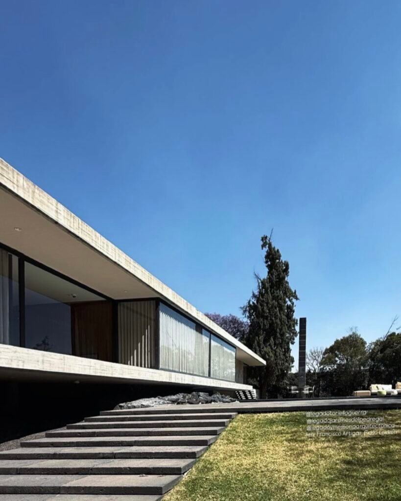 Casa de Mauricio Locken construida en 1956 por el arquitecto Francisco Artigas. Sesión fotográfica de la restauración del patrimonio moderno. Fotografía para Legado Jardines del Pedregal y Legado y Memoria Arquitectónica. By Legado y memoria arquitectónica